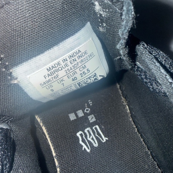 Converse Chuck Taylor Size 9 - Picture 5 of 5